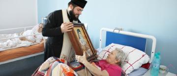 Sfântul Ierarh Nectarie în vizită la elevii seminariști și la semeni aflați în suferință Sfântul Ierarh Nectarie în vizită la elevii seminariști și la semeni aflați în suferință
