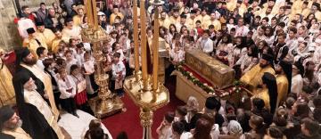 Procesiune la Galaţi cu moaştele Sfântului Ierarh Grigorie Dascălul şi ale Sfântului Apostol Andrei Procesiune la Galaţi cu moaştele Sfântului Ierarh Grigorie Dascălul şi ale Sfântului Apostol Andrei
