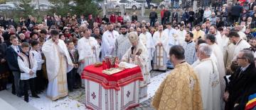 Sfinţirea bisericii „Sfântul Ierarh Nicolae şi Sfântul Ioan Gură de Aur“ din localitatea Vlădeşti, judeţul Galaţi Sfinţirea bisericii „Sfântul Ierarh Nicolae şi Sfântul Ioan Gură de Aur“ din localitatea Vlădeşti, judeţul Galaţi