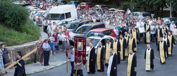 Procesiune în municipiul Galaţi cu icoana Maicii Domnului făcătoare de minuni de la Mănăstirea Adam Procesiune în municipiul Galaţi cu icoana Maicii Domnului făcătoare de minuni de la Mănăstirea Adam
