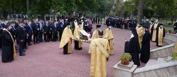 Rămăşiţele pământeşti ale Episcopului Nifon Niculescu au ajuns la Galaţi Rămăşiţele pământeşti ale Episcopului Nifon Niculescu au ajuns la Galaţi