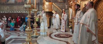 Slujire arhierească la Catedrala arhiepiscopală din Galaţi Slujire arhierească la Catedrala arhiepiscopală din Galaţi
