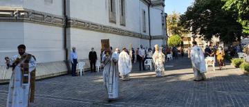 Slujire arhierească la Catedrala Arhiepiscopală din Galaţi Slujire arhierească la Catedrala Arhiepiscopală din Galaţi