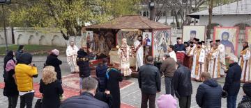 Slujire arhierească în Duminica a 3-a din Postul Sfintelor Paști - „Crucea este întotdeauna putere și biruință“ Slujire arhierească în Duminica a 3-a din Postul Sfintelor Paști - „Crucea este întotdeauna putere și biruință“