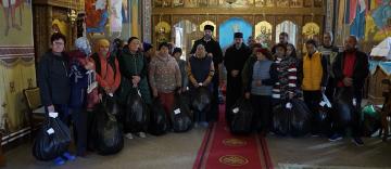 Haine noi şi lemne pentru familiile sinistrate din judeţul Galaţi