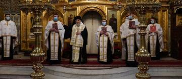 Hirotesii întru duhovnic şi colindători la Catedrala ahiepiscopală din Galaţi Hirotesii întru duhovnic şi colindători la Catedrala ahiepiscopală din Galaţi