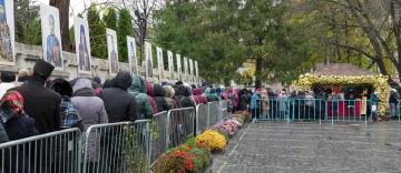 La Galaţi continuă în aceste zile pelerinajul la sfintele moaşte