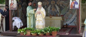 Praznicul Pogorârii Sfântului Duh la Catedrala Arhiepiscopală din Galați Praznicul Pogorârii Sfântului Duh la Catedrala Arhiepiscopală din Galați