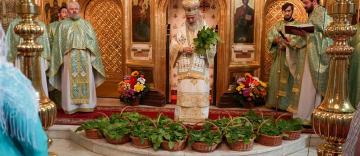 Praznicul Pogorârii Sfântului Duh la Catedrala arhiepiscopală din Galaţi Praznicul Pogorârii Sfântului Duh la Catedrala arhiepiscopală din Galaţi