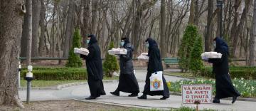 Maicile de la Mănăstirea „Sf. Pantelimon“ - Lacu Sărat sprijină persoanele aflate în carantină Maicile de la Mănăstirea „Sf. Pantelimon“ - Lacu Sărat sprijină persoanele aflate în carantină
