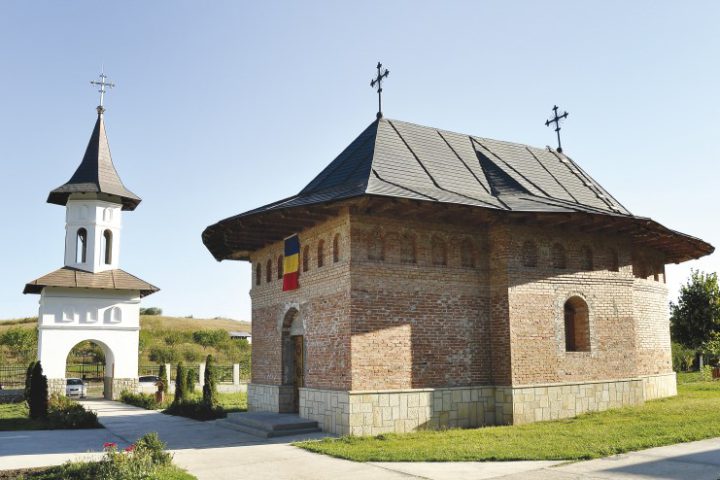 Manastirea Carlomanesti 1