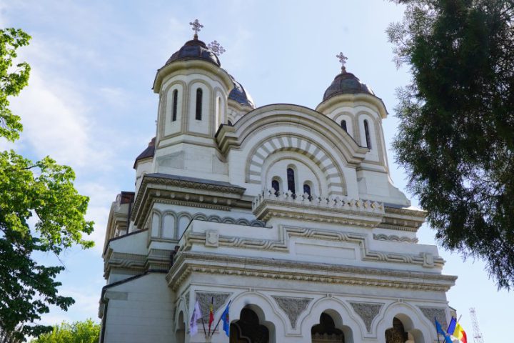 ADJ02073