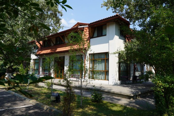ADJ02479