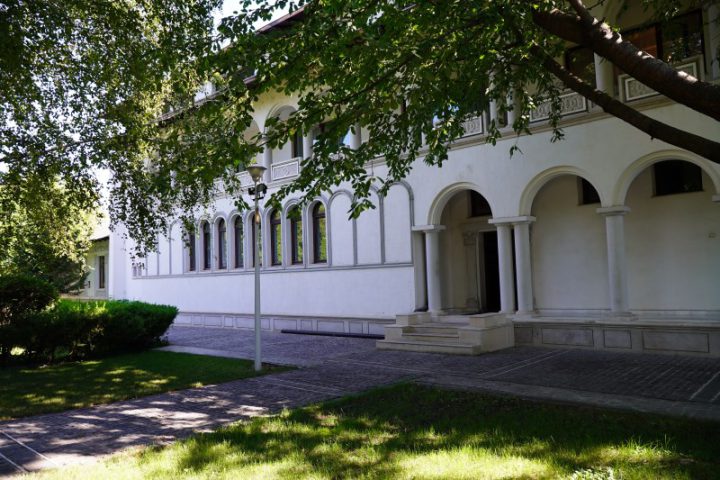 ADJ02790