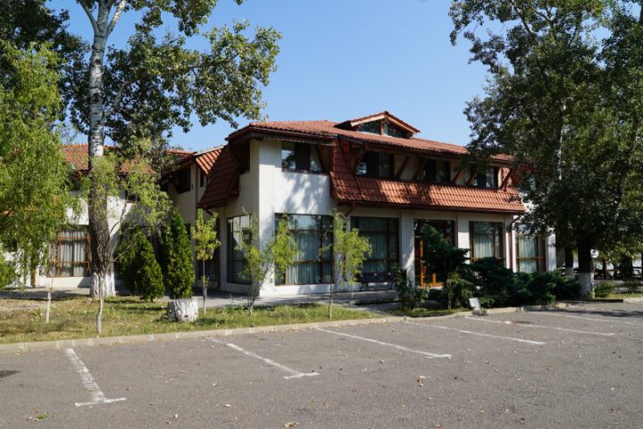 ADJ03728