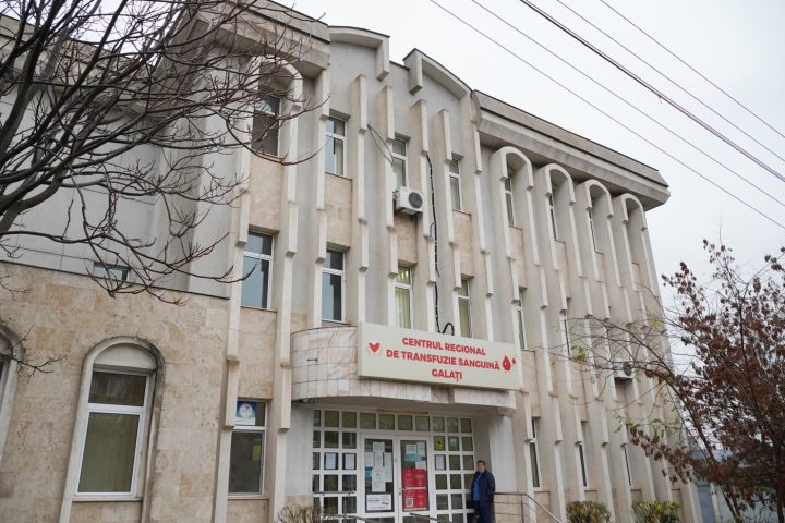 ADJ06043