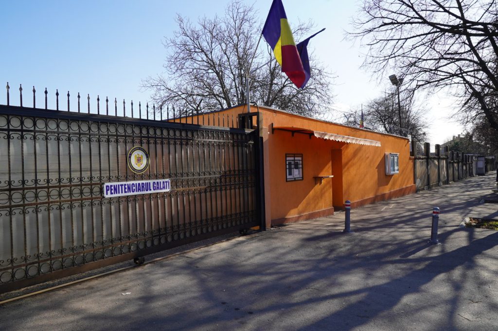 ADJ07049