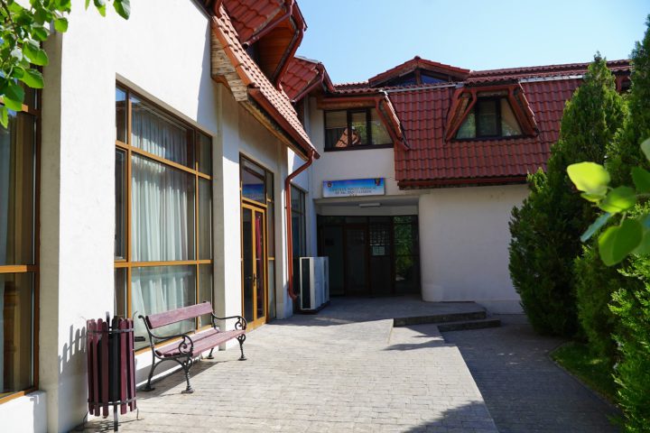 ADJ01402
