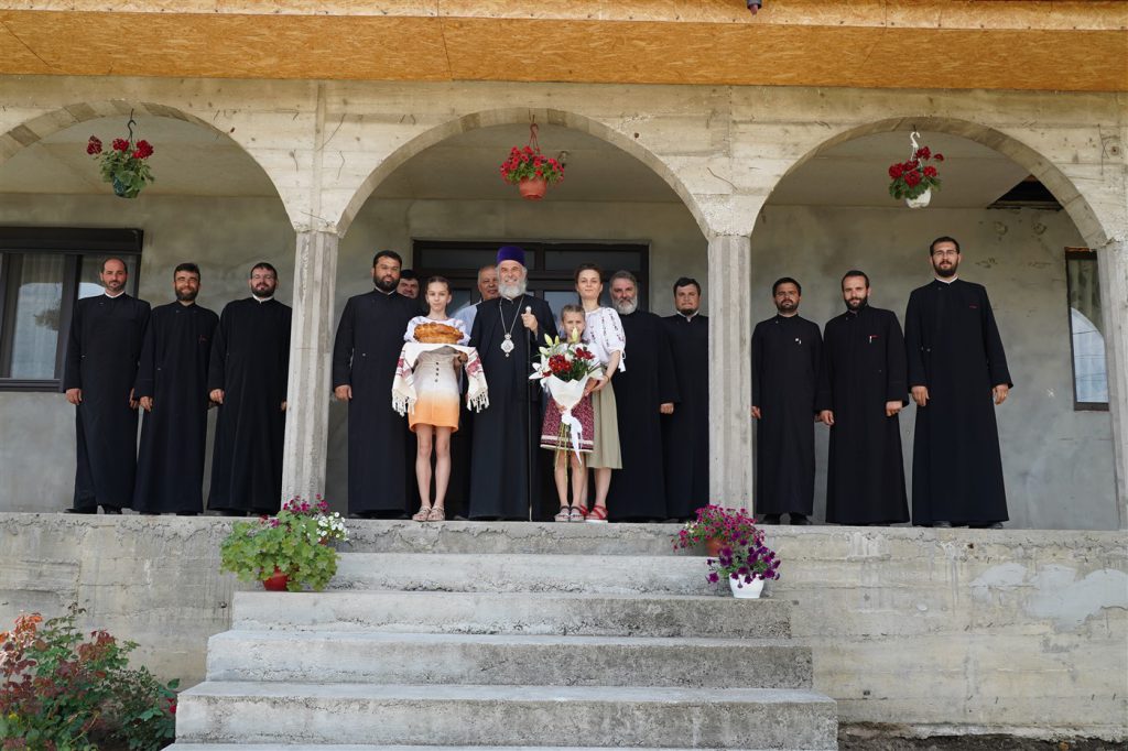 foto la casa parohiala care a fost sfintita