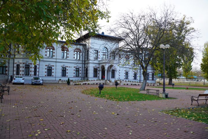 ADJ09657