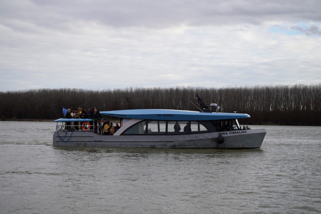 ADJ04074